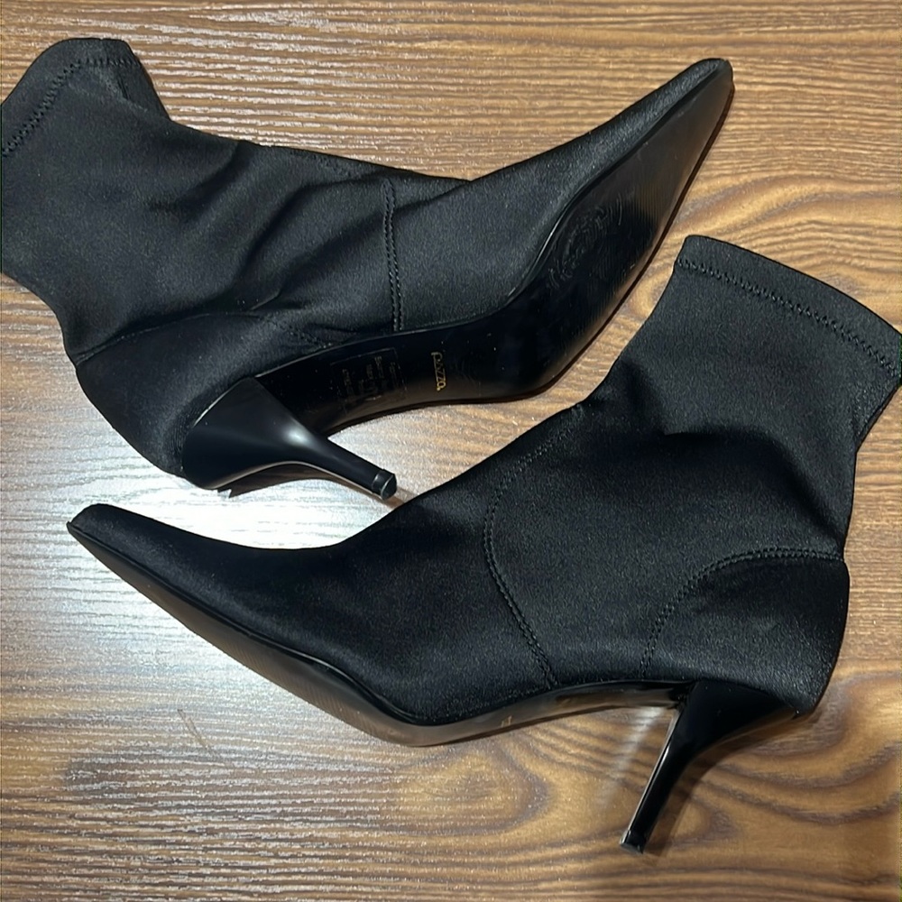 Pazzo Booties NWOT